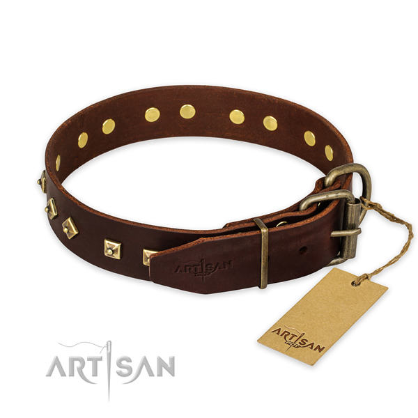 Strong D-ring on full grain leather collar for stylish walking your four-legged friend